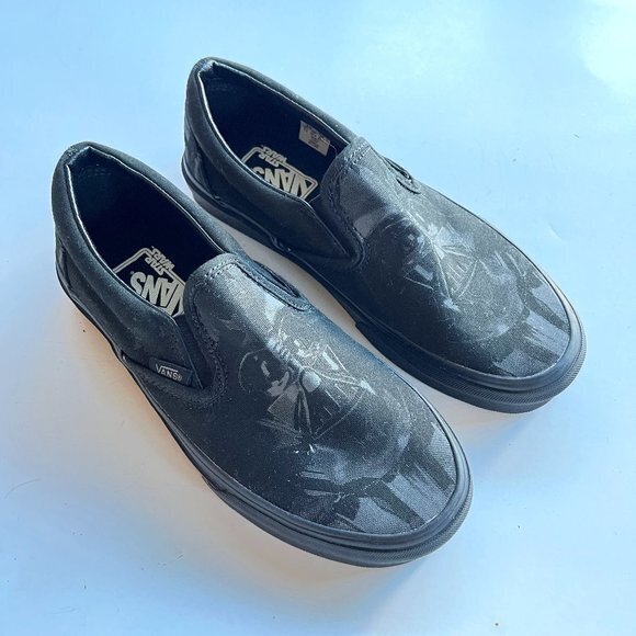 NEW VANS x STAR WARS Classic Slip On Shoes Darth V - Picture 3 of 7